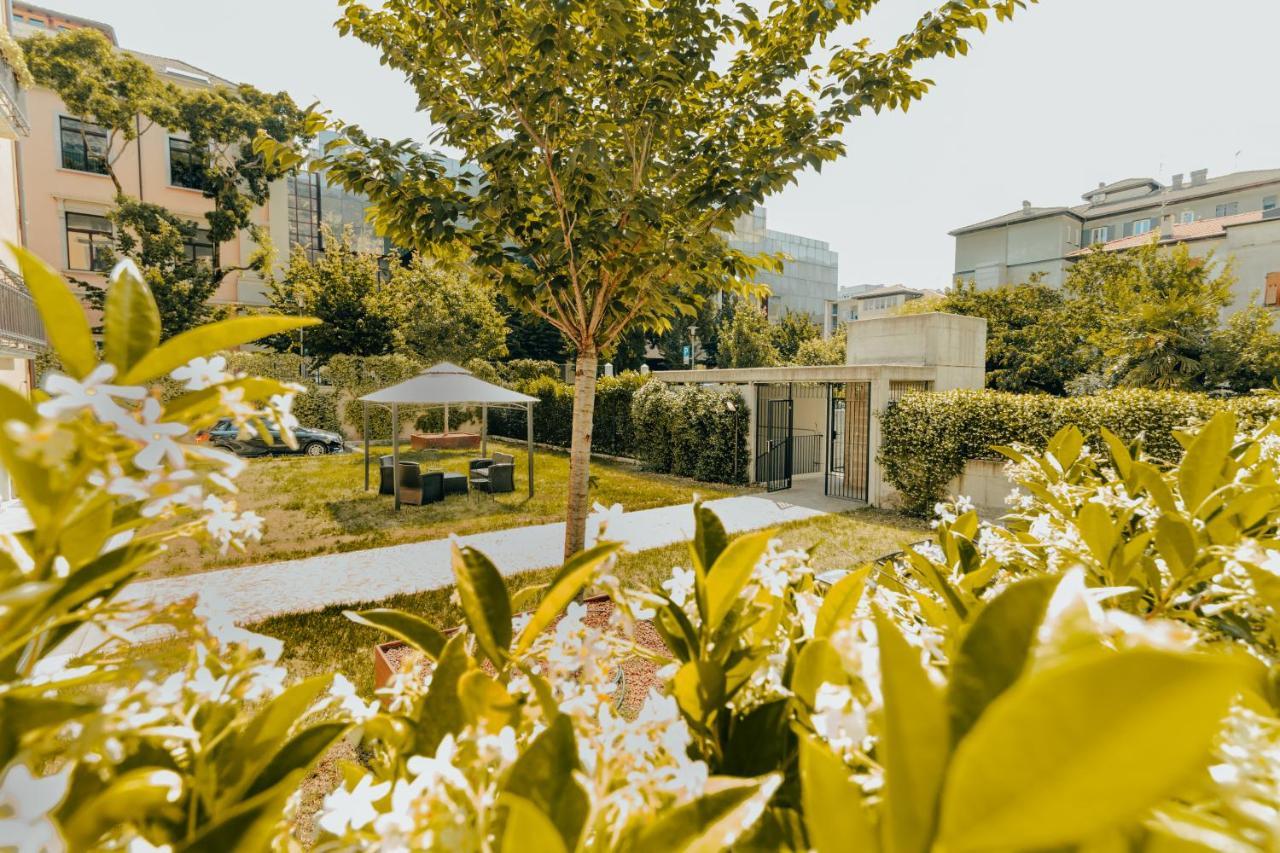 Alpencity Suites Trento Bagian luar foto