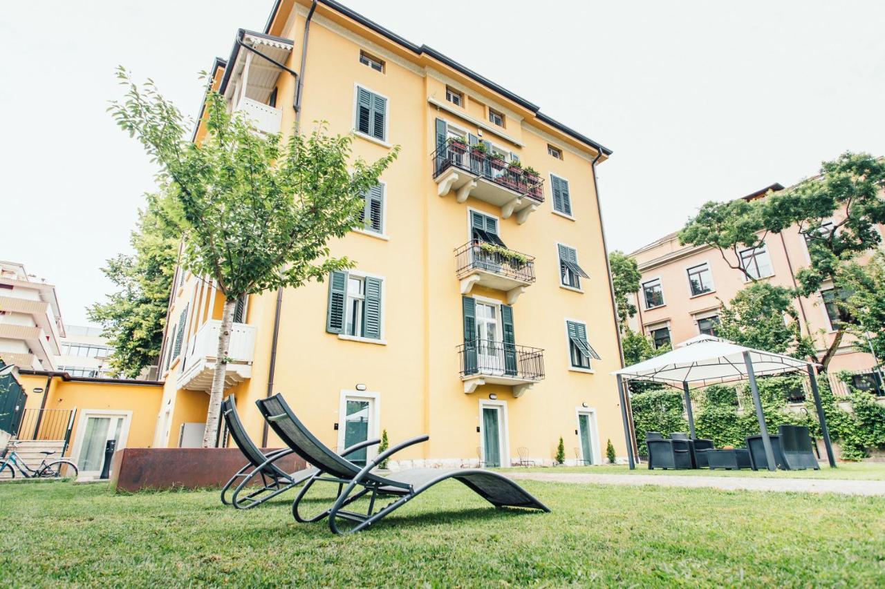 Alpencity Suites Trento Bagian luar foto